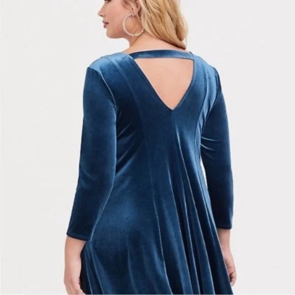 Torrid Velvet Fluted Dress Size 2 - Picture 2 of 10